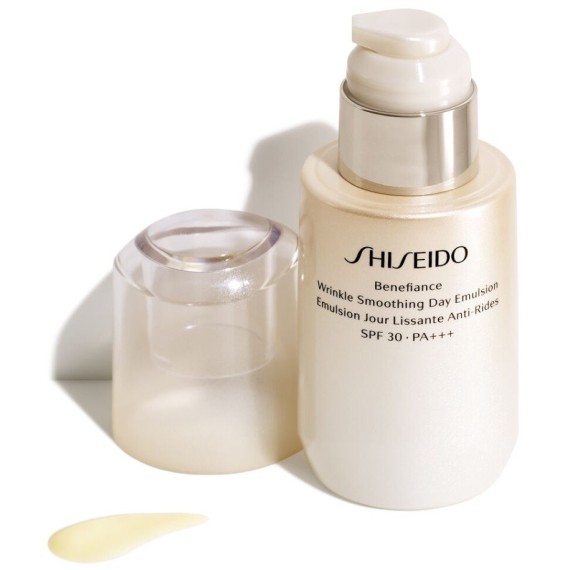 Shiseido Benefiance Wrinkle Smoothing Day Emultion SPF 30 Dnevna emulziya za litse
